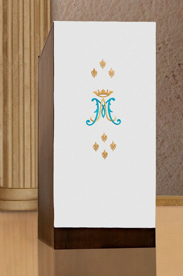 Serweta na lektorium haftowana z motywem maryjnym 