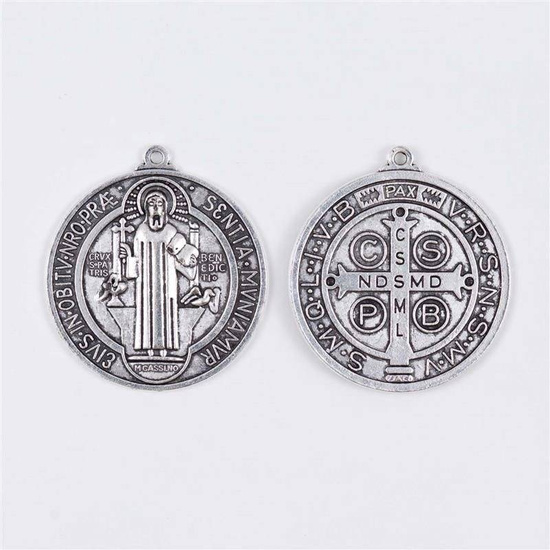 Medalik z wizerunkiem św. Benedykta - 4,5 cm
