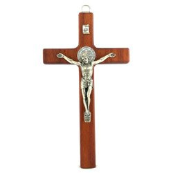 Krzyż z medalikiem św. Benedykta