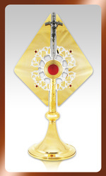 Relikwiarz z krzyżem papieskim