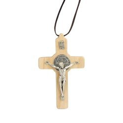 Krzyż z medalikiem św. Benedykta