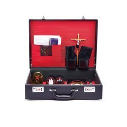 Walizka z wyposażeniem liturgicznym - 32 cm