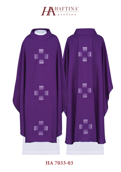 Fioletowy ornat haftowany z krzyżami