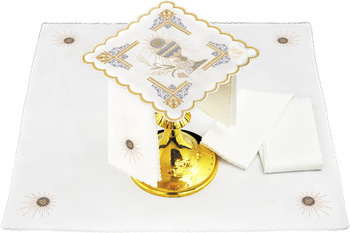 Bielizna kielichowa haftowana