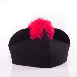 Biret kanonicki - czterorożny