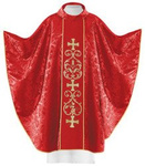 Czerwony ornat liturgiczny zdobiony haftowanym pasem  