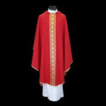 Ornat czerwony ze złotym pasem