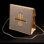 Bursa haftowana złota z krzyżem jerozolimskim