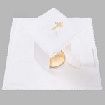 Bielizna kielichowa ołtarzowa wykończona koronką IHS biały krzyż złoty