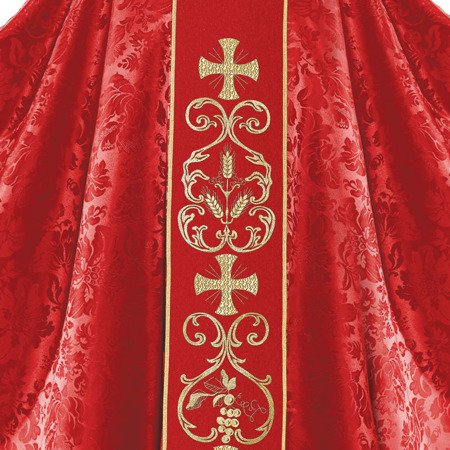 Czerwony ornat liturgiczny zdobiony haftowanym pasem  