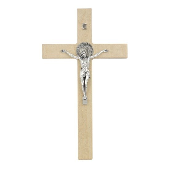 Drewniany krzyż z medalikiem św. Benedykta