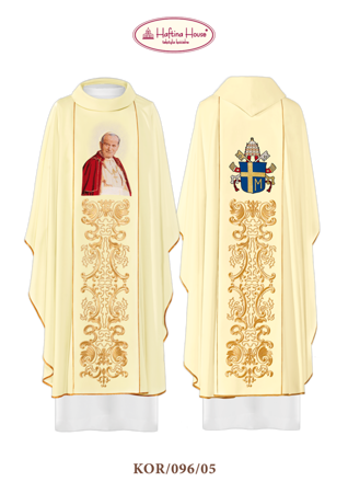 Ecru ornat haftowany z wizerunkiem św. Jana Pawła II