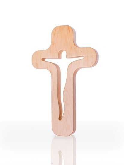 krzyż z drewna bukowego z wyciętym kształtem Jezusa